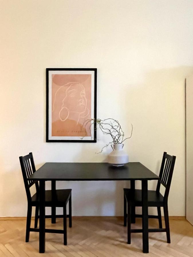 One Bedroom Apartment Close To Prague Castle Praga Exterior foto